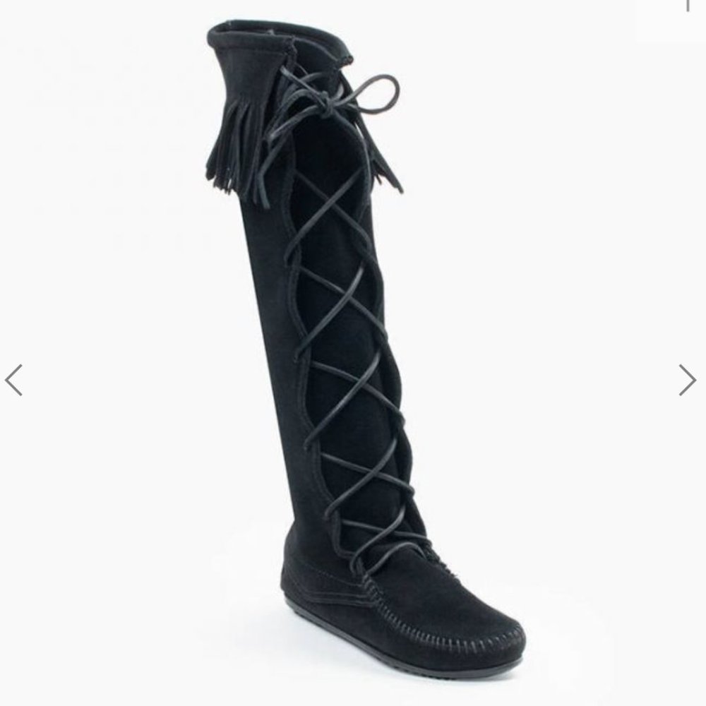 Minnetonka Front Lace Knee High Boots in black - size 9